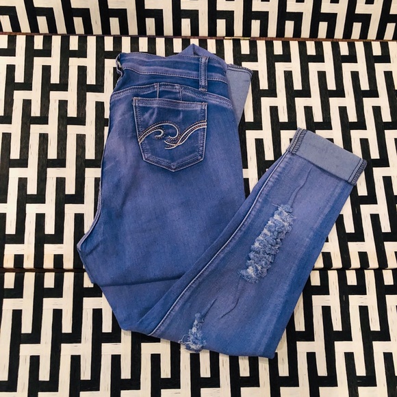 Distressed jeans - Picture 2 of 6